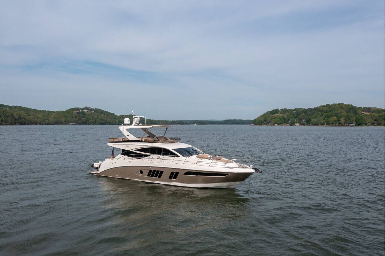 A photo of this 2018 Sea Ray L-CLASS SERIES