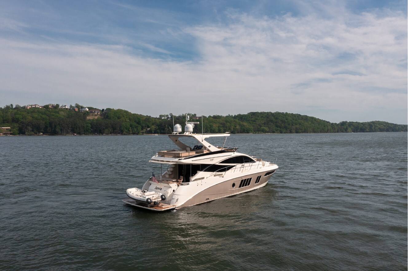 A photo of this 2018 Sea Ray L-CLASS SERIES