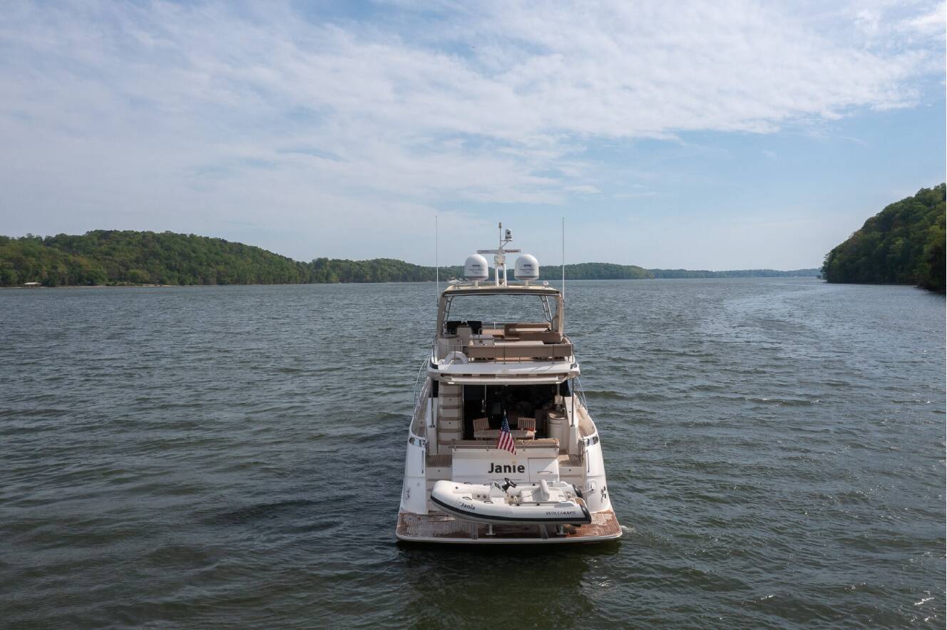 A photo of this 2018 Sea Ray L-CLASS SERIES