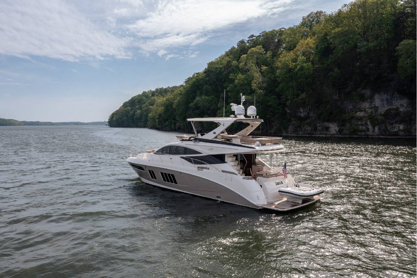 A photo of this 2018 Sea Ray L-CLASS SERIES