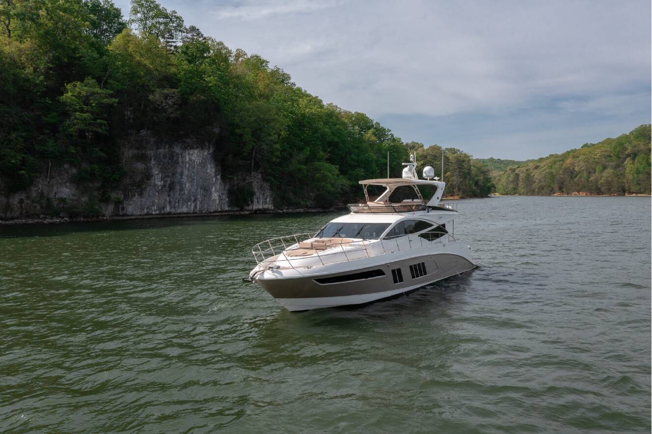A photo of this 2018 Sea Ray L-CLASS SERIES