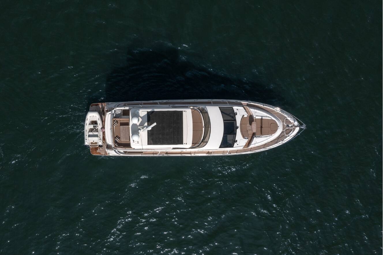 A photo of this 2018 Sea Ray L-CLASS SERIES