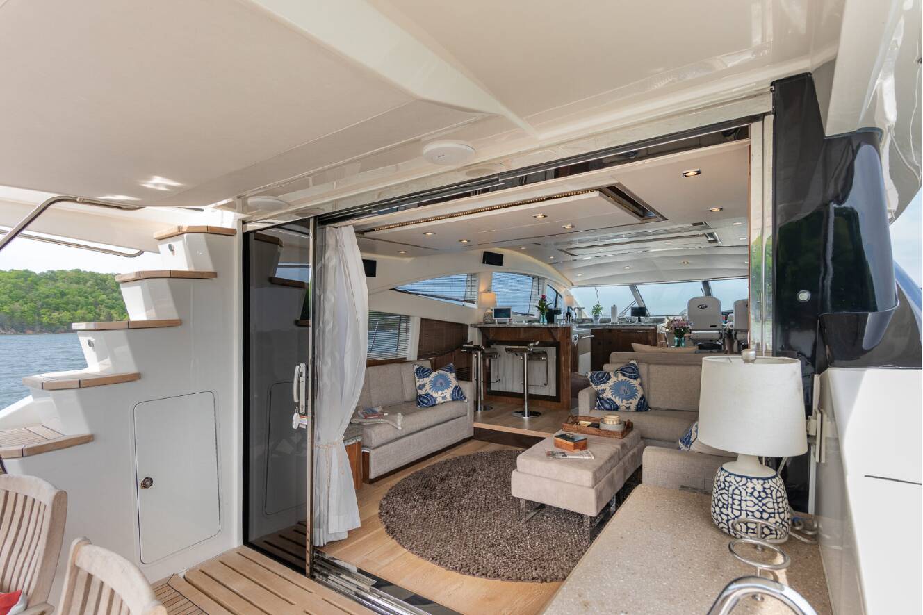 A photo of this 2018 Sea Ray L-CLASS SERIES