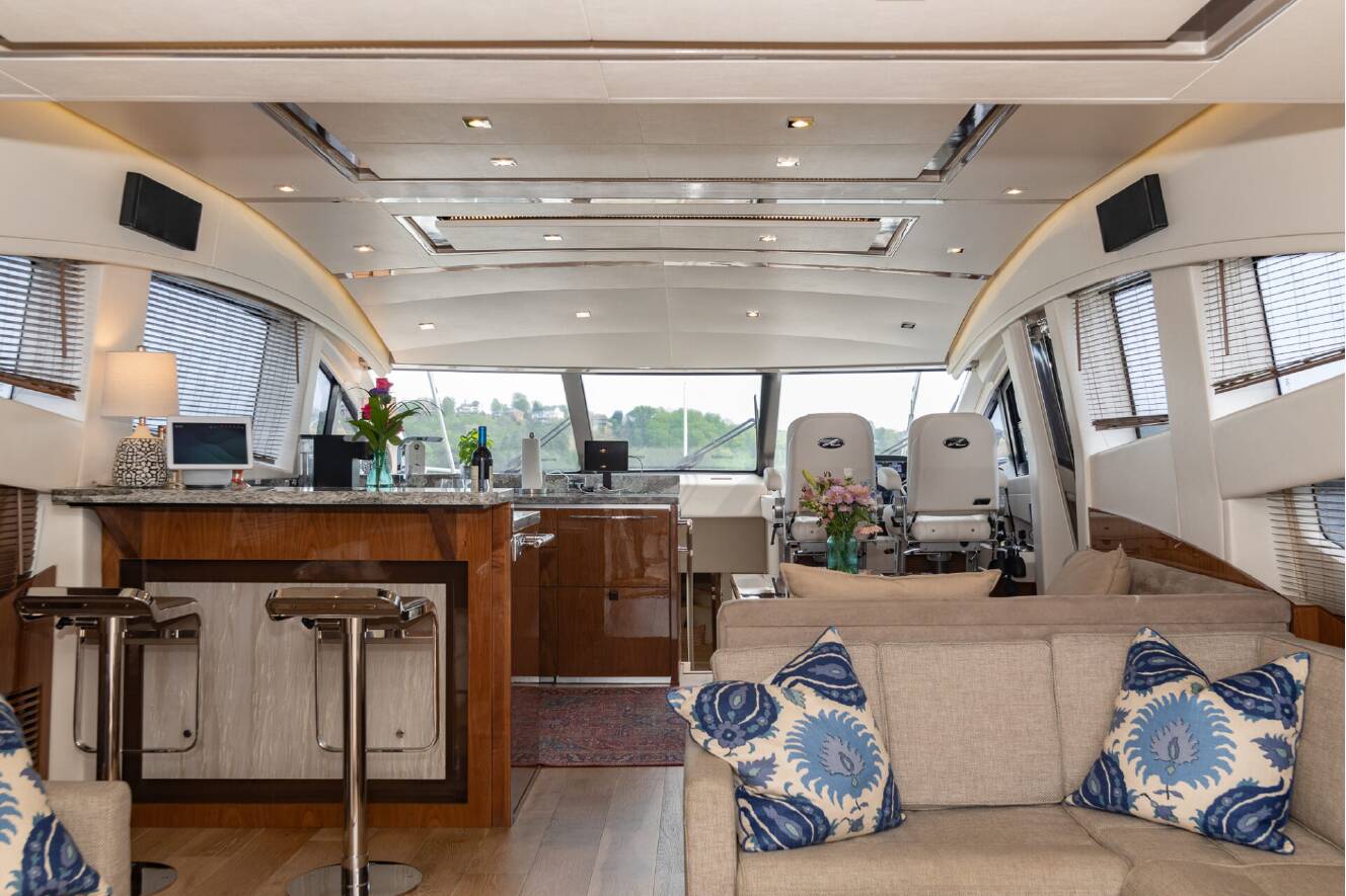 A photo of this 2018 Sea Ray L-CLASS SERIES