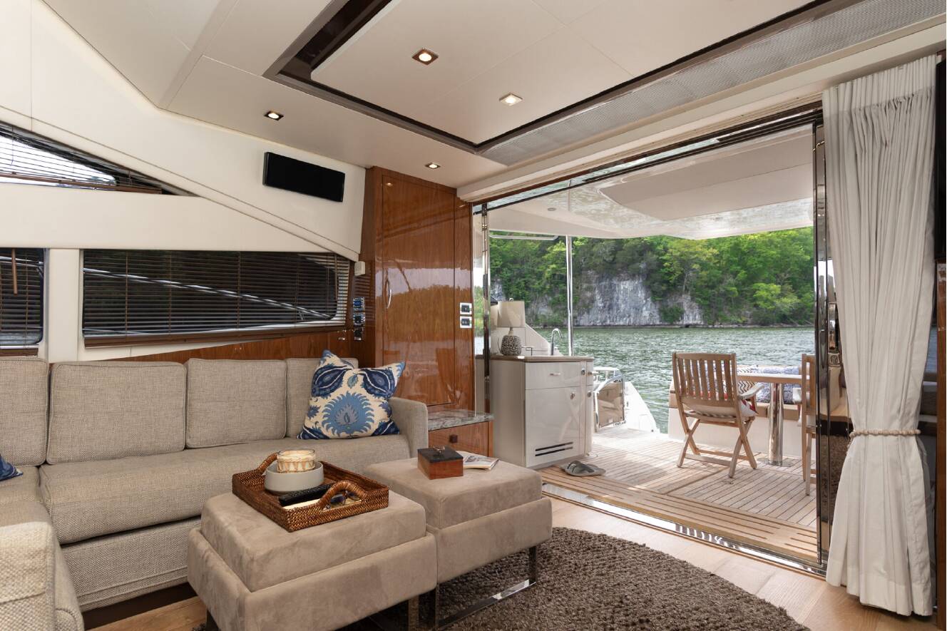 A photo of this 2018 Sea Ray L-CLASS SERIES
