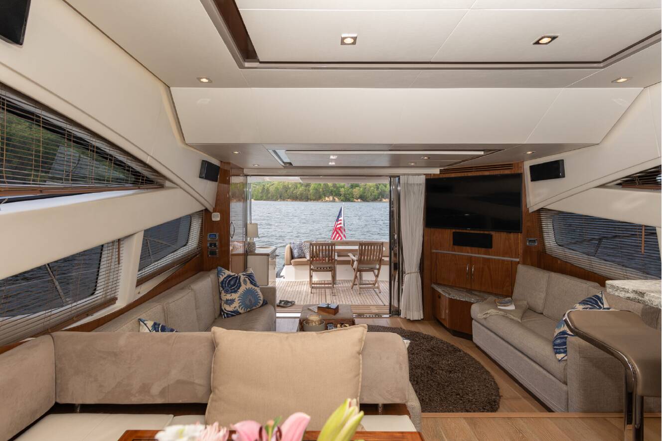 A photo of this 2018 Sea Ray L-CLASS SERIES