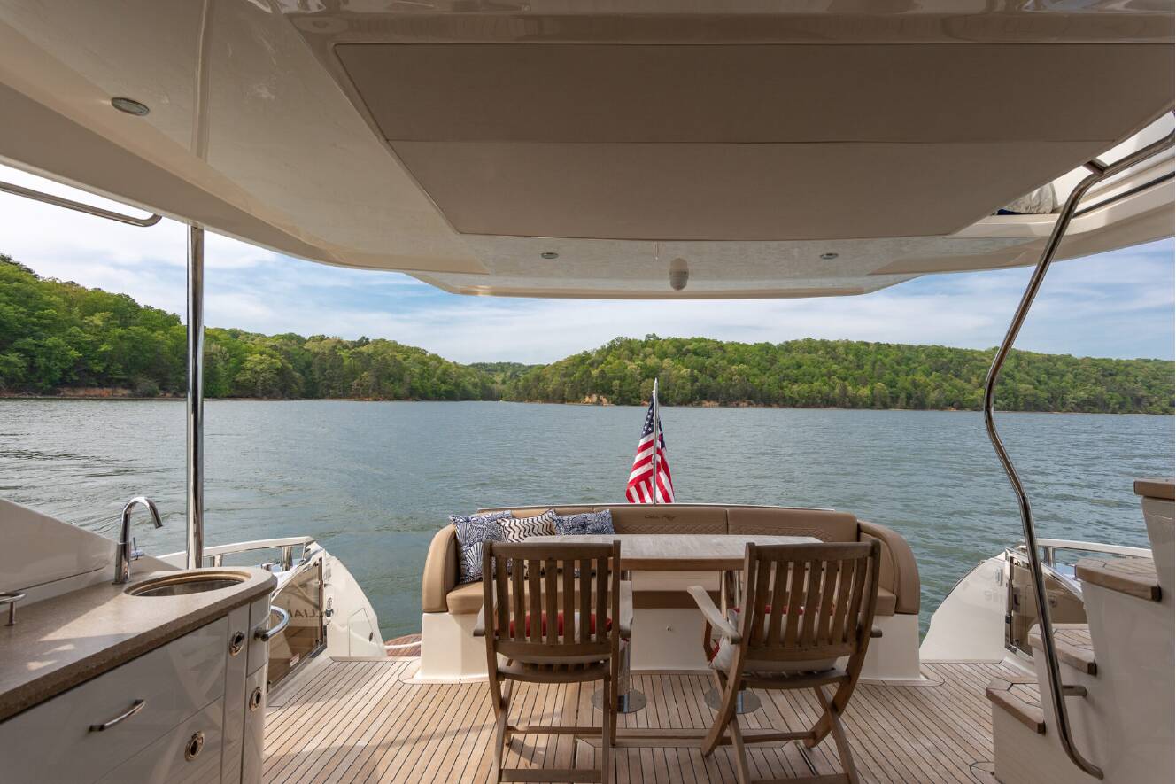 A photo of this 2018 Sea Ray L-CLASS SERIES
