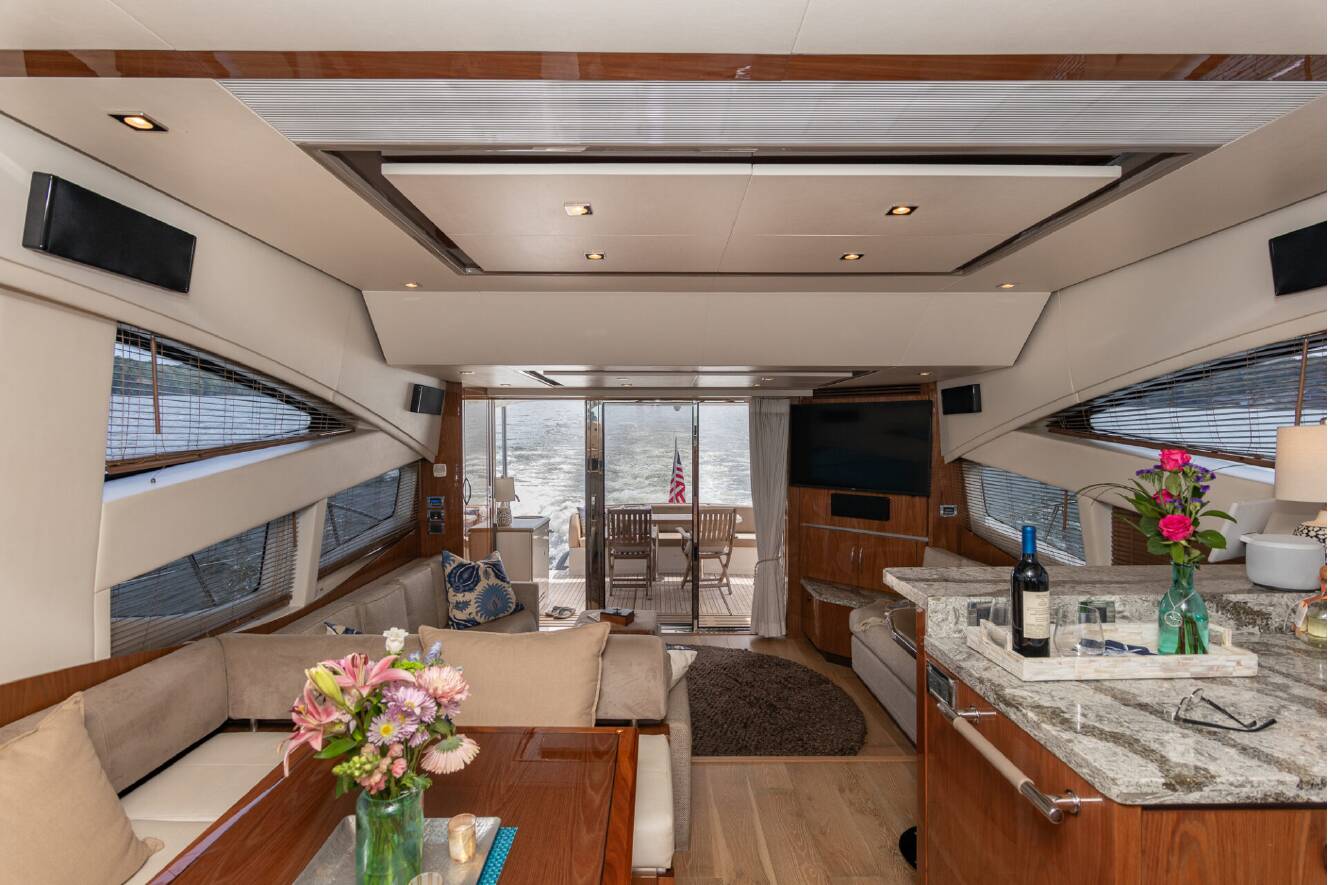 A photo of this 2018 Sea Ray L-CLASS SERIES