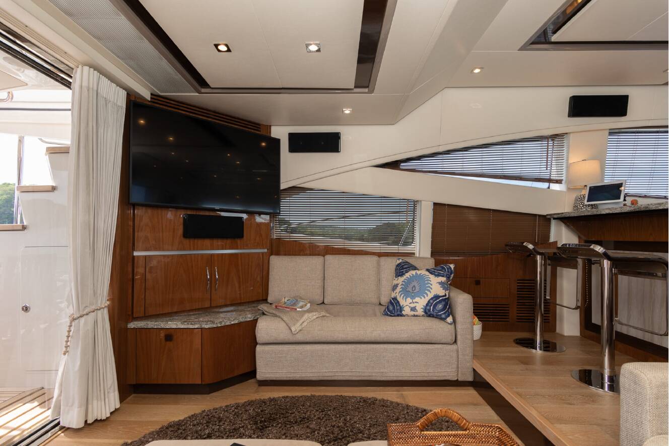 A photo of this 2018 Sea Ray L-CLASS SERIES