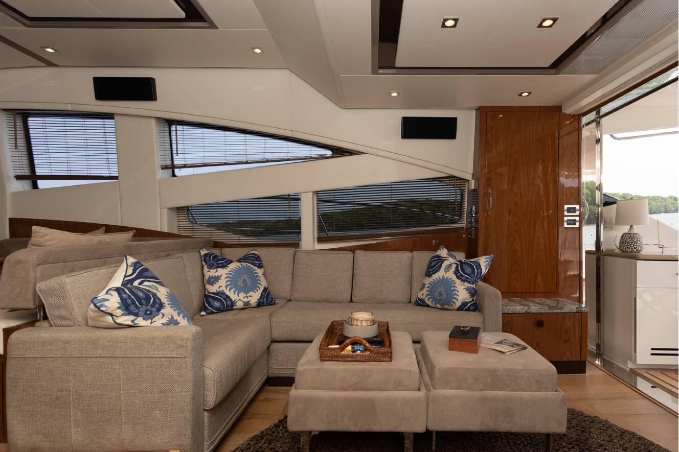 A photo of this 2018 Sea Ray L-CLASS SERIES