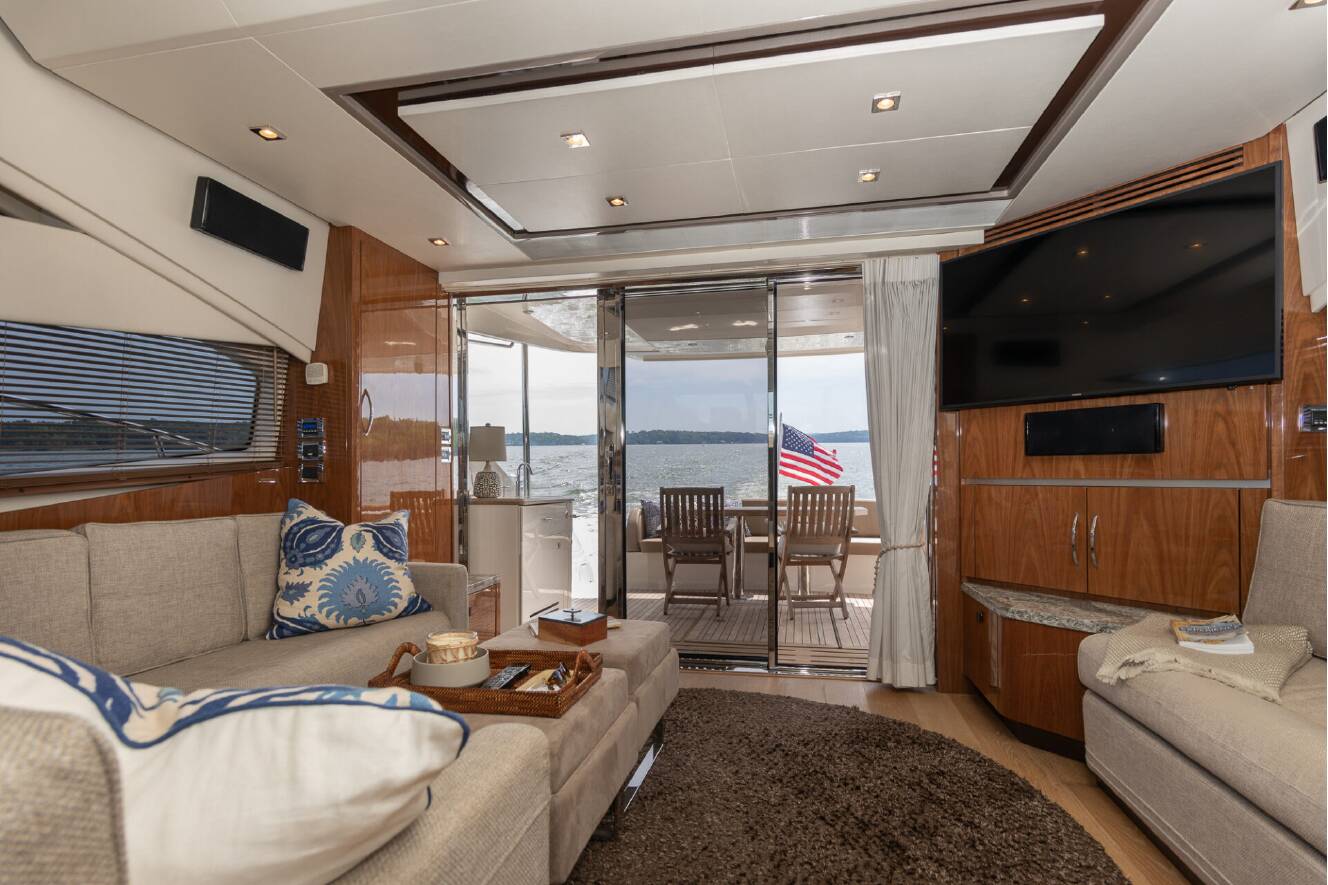 A photo of this 2018 Sea Ray L-CLASS SERIES