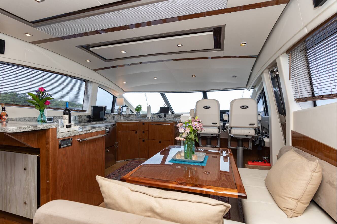 A photo of this 2018 Sea Ray L-CLASS SERIES