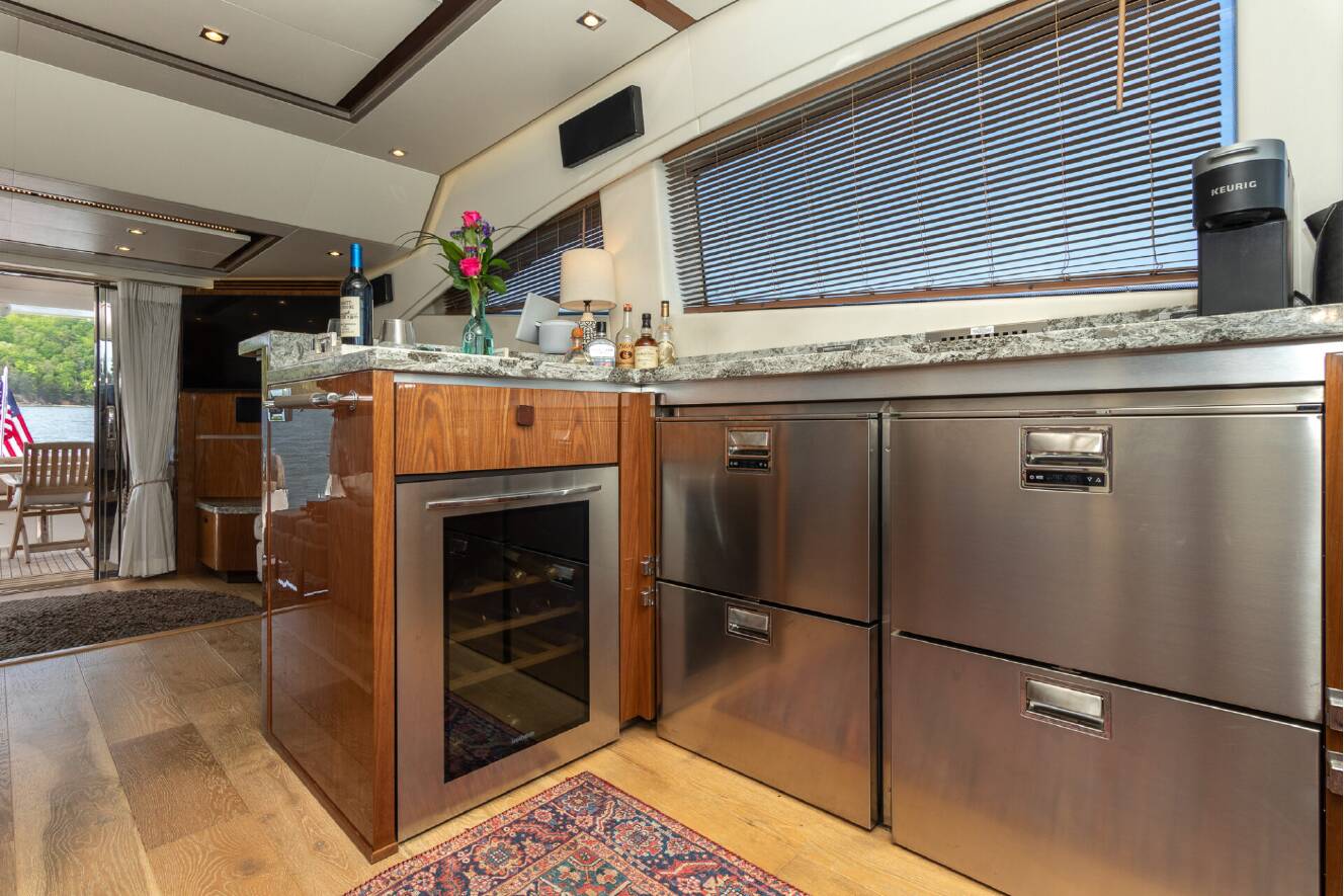 A photo of this 2018 Sea Ray L-CLASS SERIES