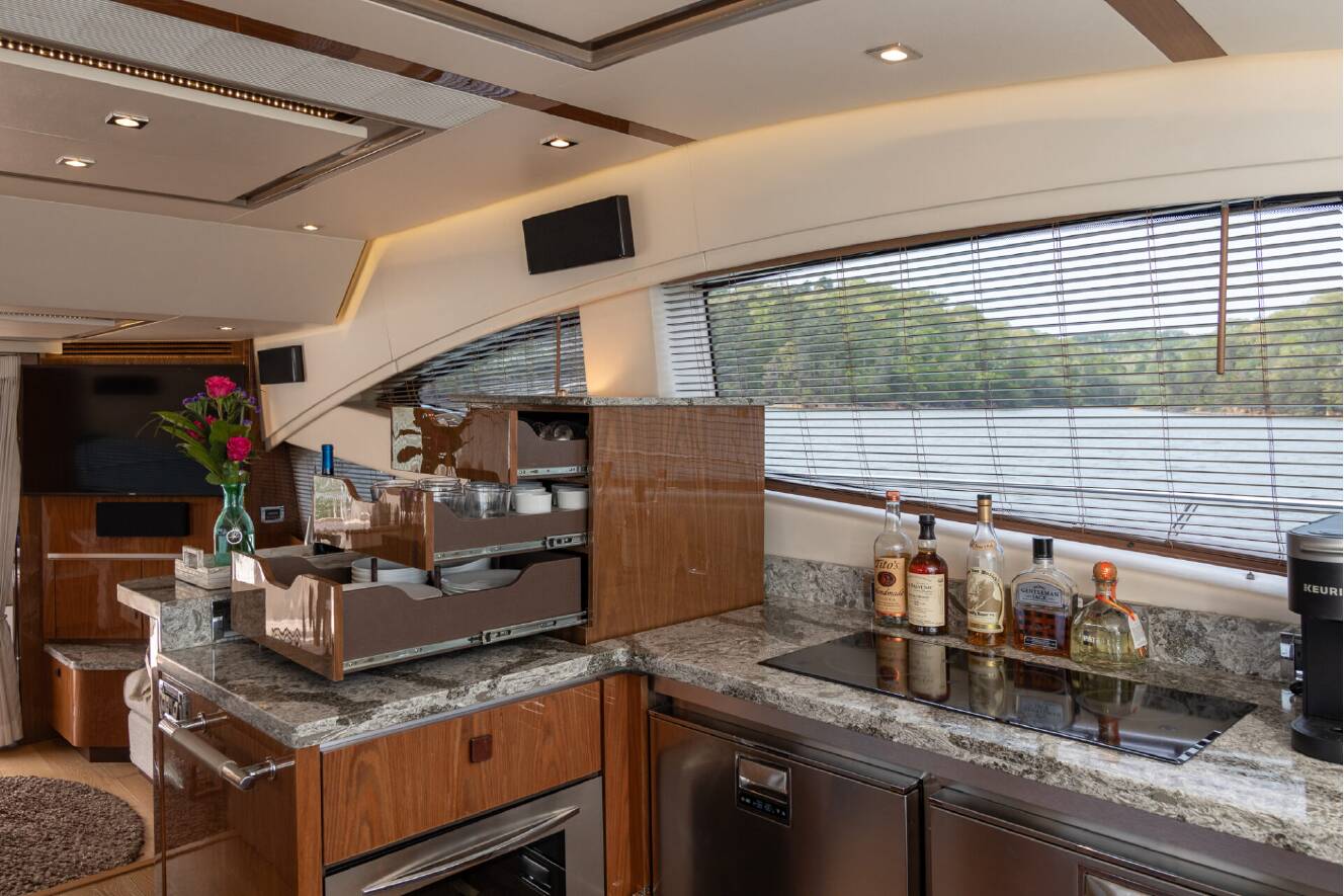 A photo of this 2018 Sea Ray L-CLASS SERIES