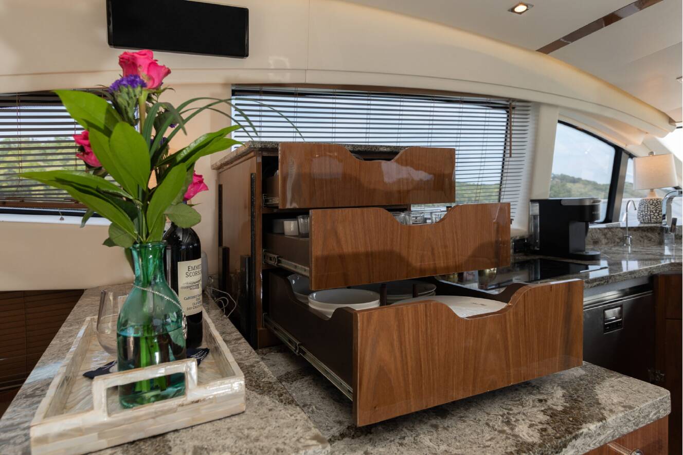 A photo of this 2018 Sea Ray L-CLASS SERIES