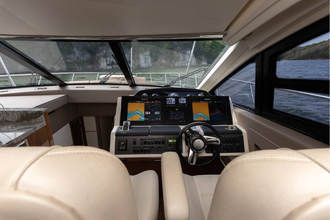 A photo of this 2018 Sea Ray L-CLASS SERIES