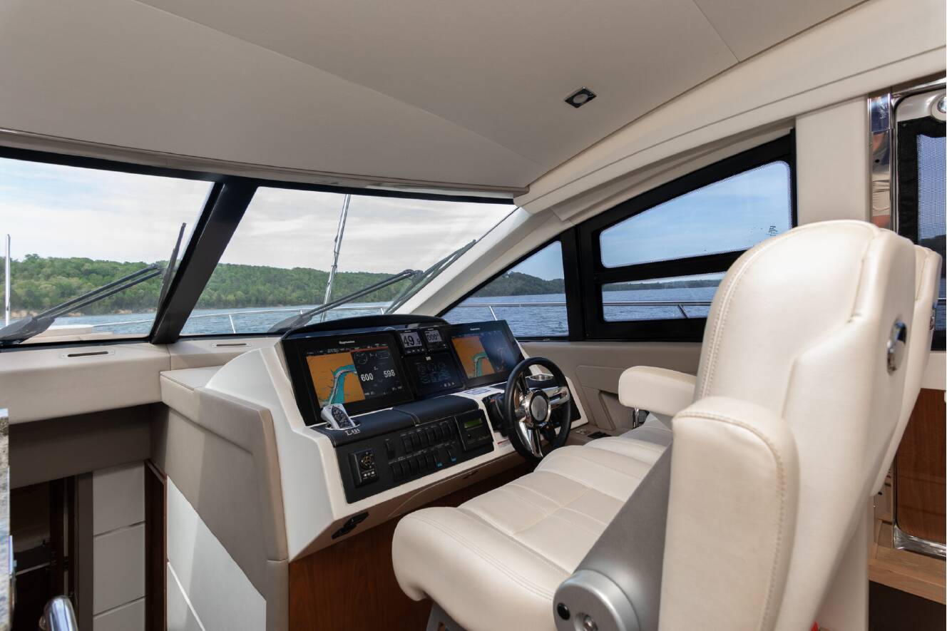 A photo of this 2018 Sea Ray L-CLASS SERIES