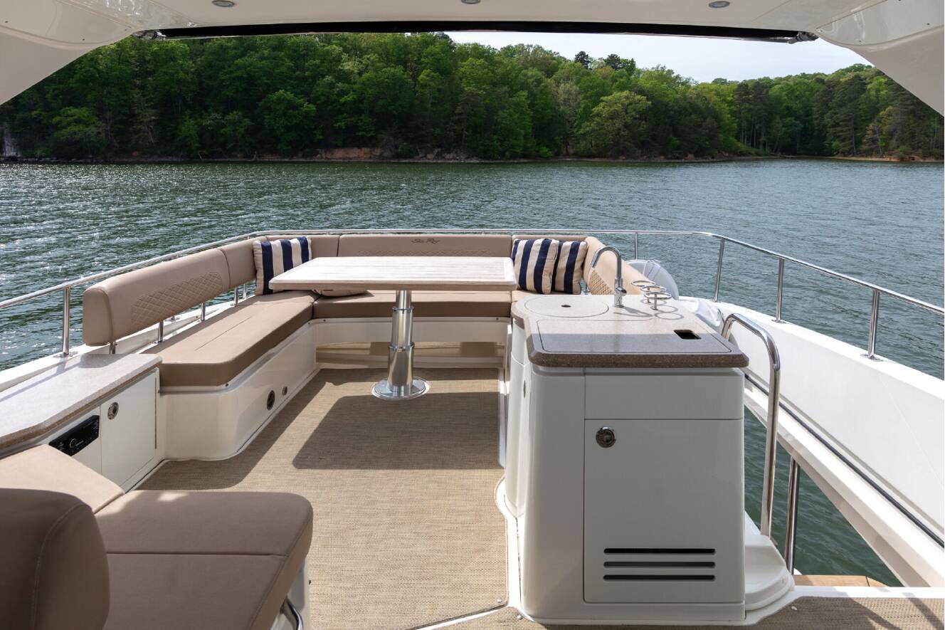 A photo of this 2018 Sea Ray L-CLASS SERIES