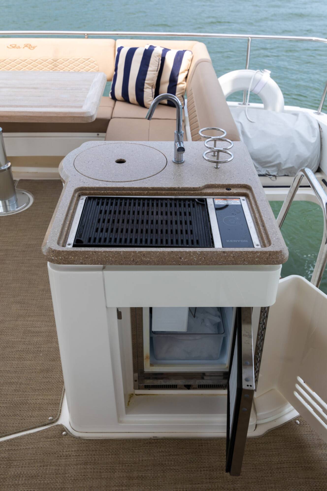 A photo of this 2018 Sea Ray L-CLASS SERIES