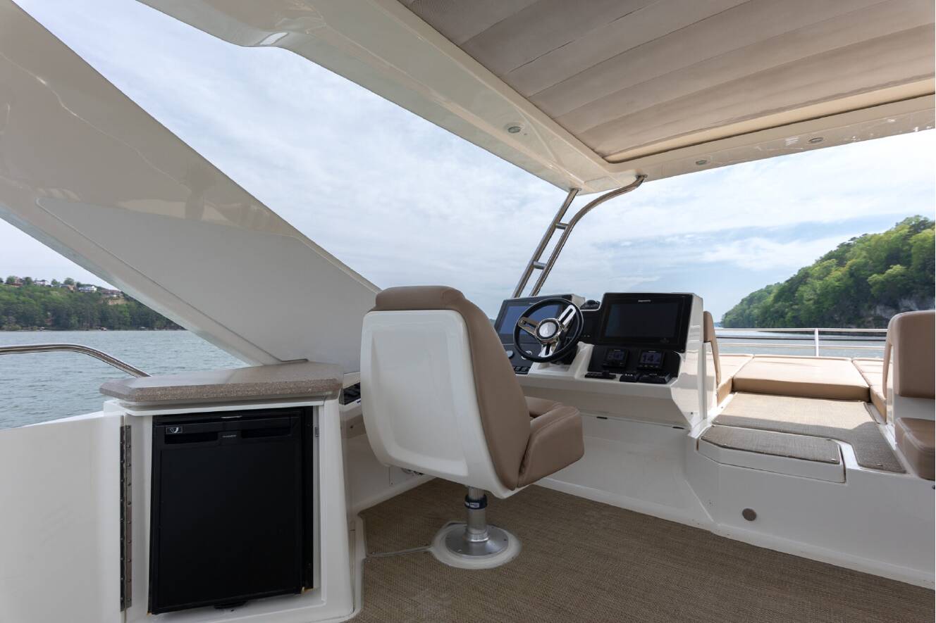 A photo of this 2018 Sea Ray L-CLASS SERIES