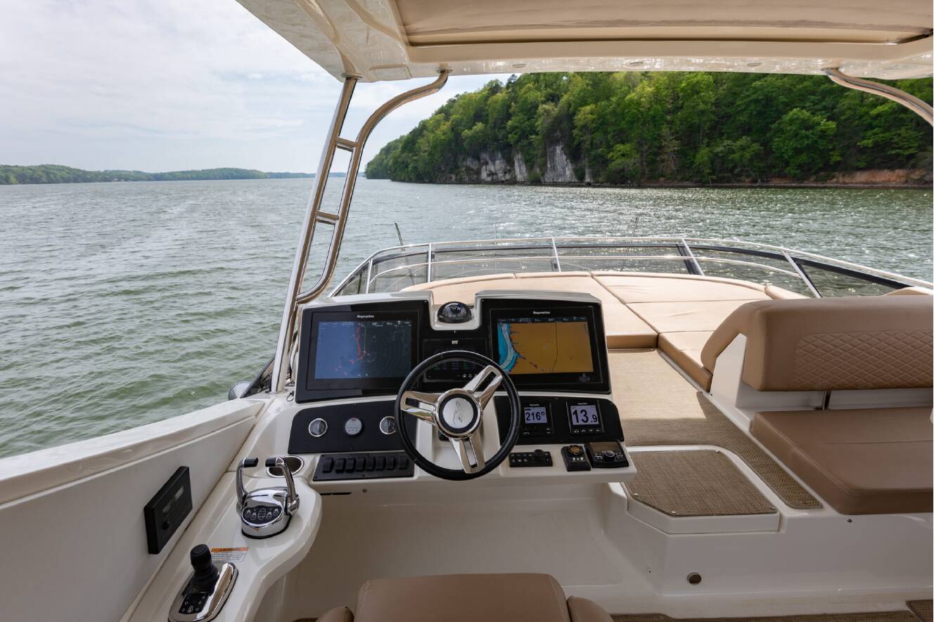 A photo of this 2018 Sea Ray L-CLASS SERIES