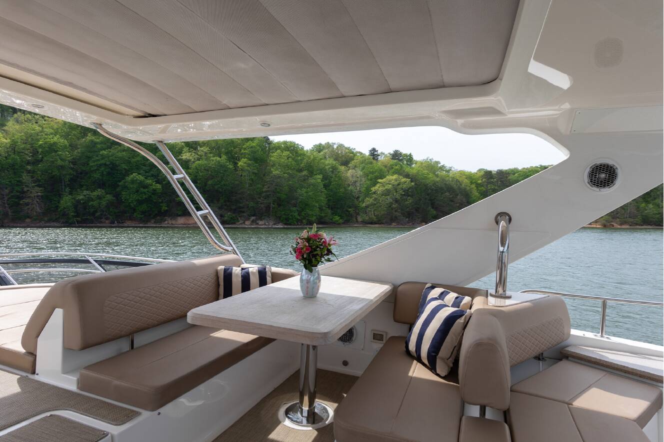A photo of this 2018 Sea Ray L-CLASS SERIES