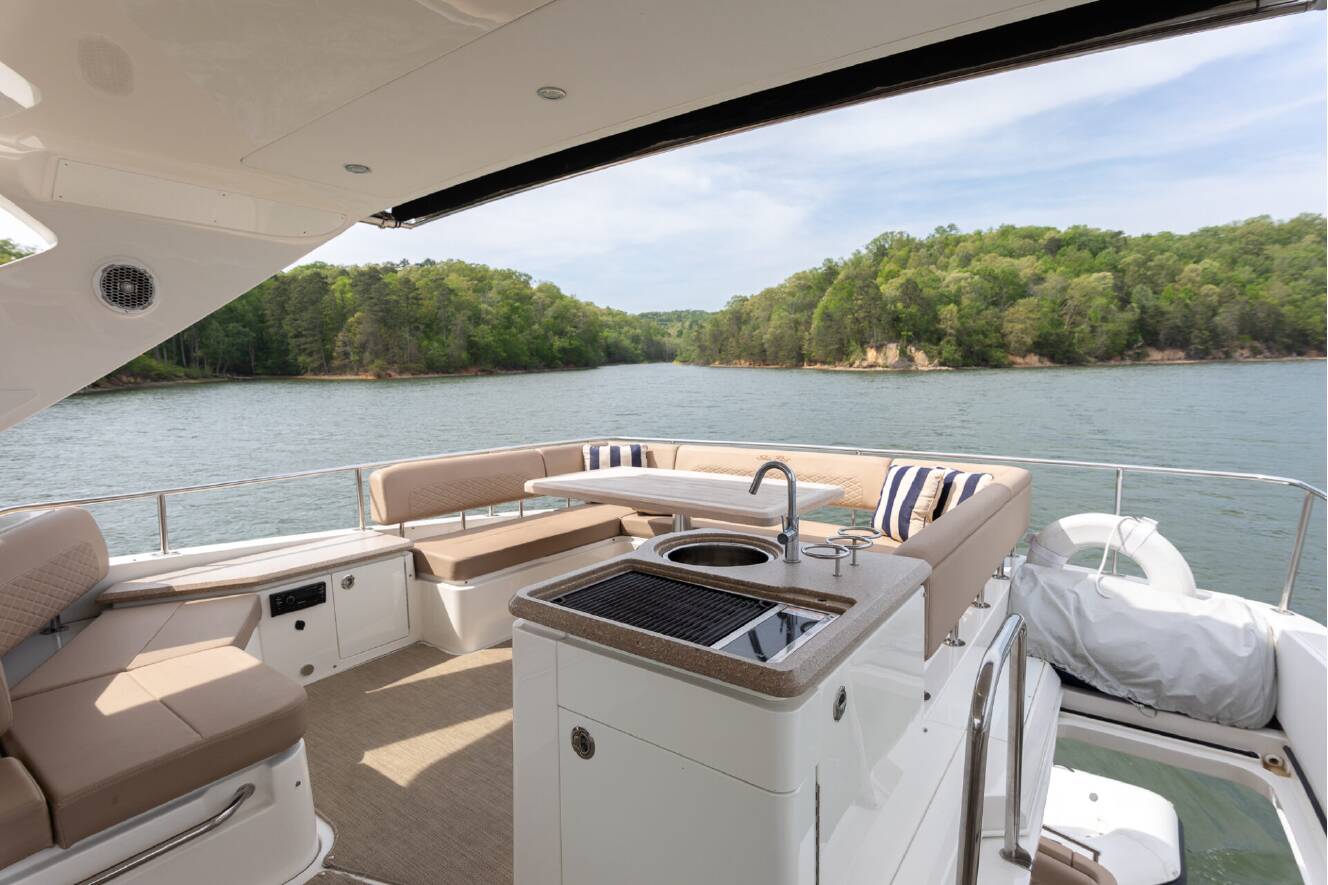 A photo of this 2018 Sea Ray L-CLASS SERIES
