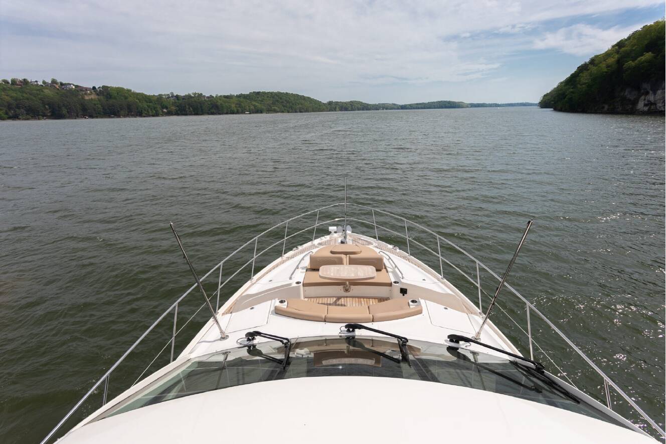 A photo of this 2018 Sea Ray L-CLASS SERIES
