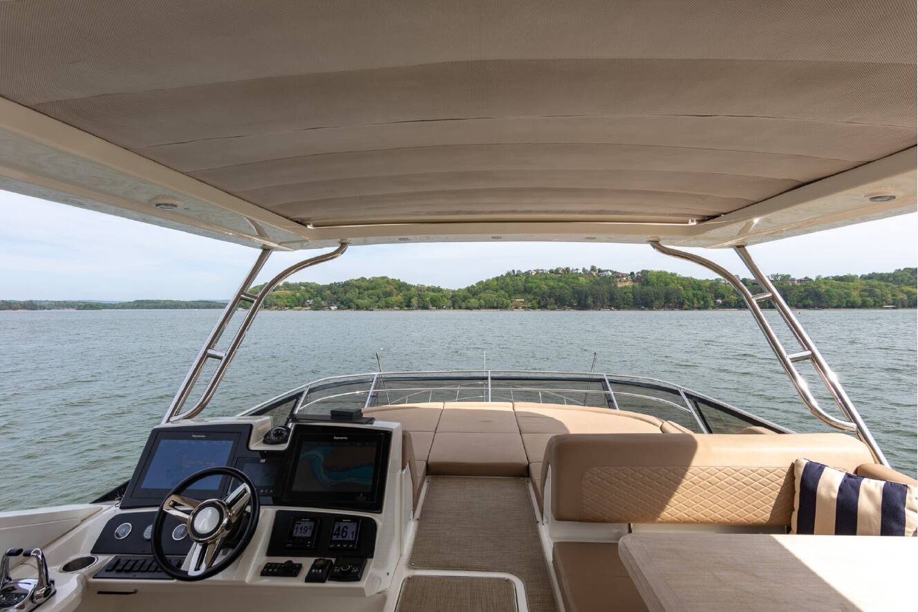 A photo of this 2018 Sea Ray L-CLASS SERIES