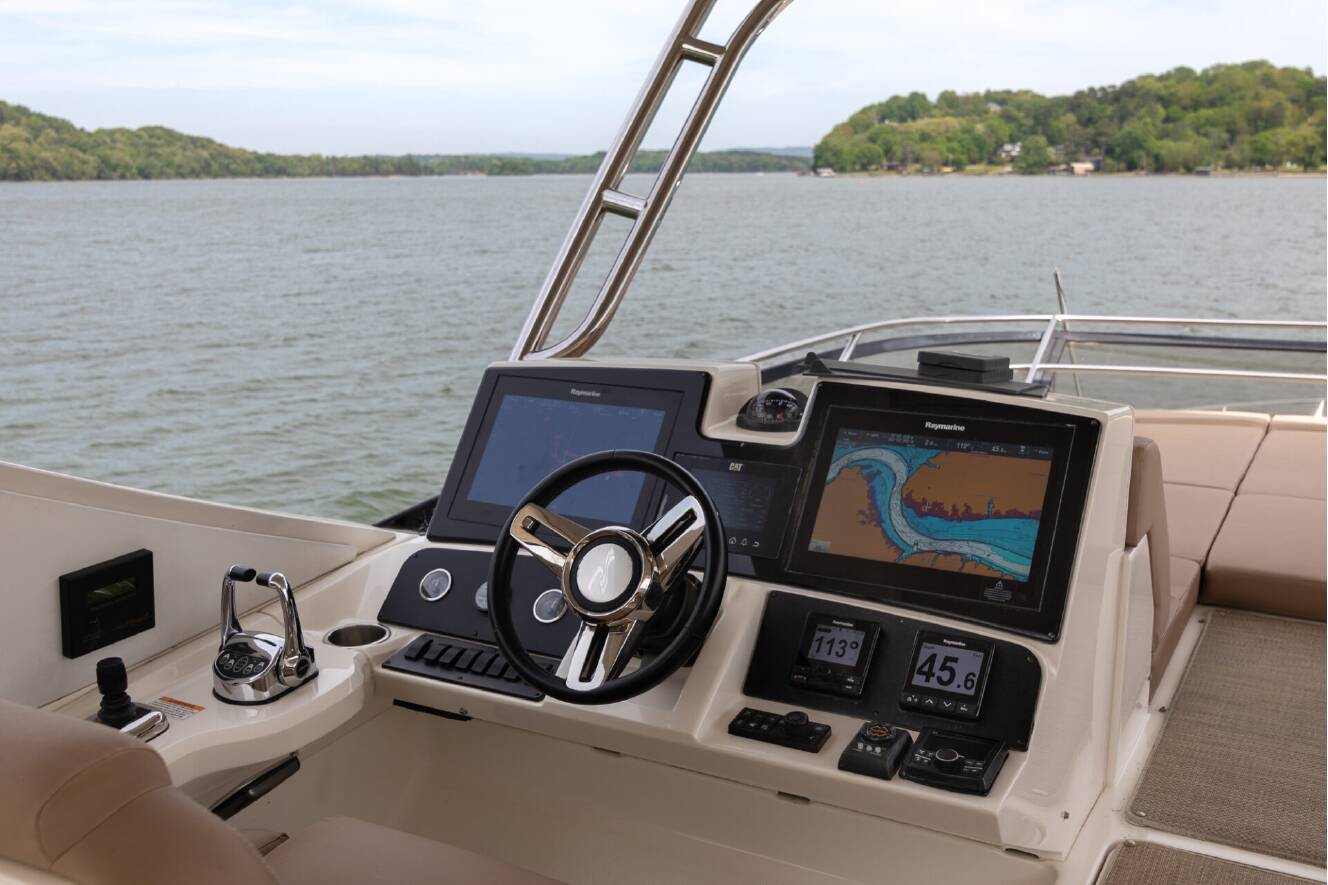 A photo of this 2018 Sea Ray L-CLASS SERIES
