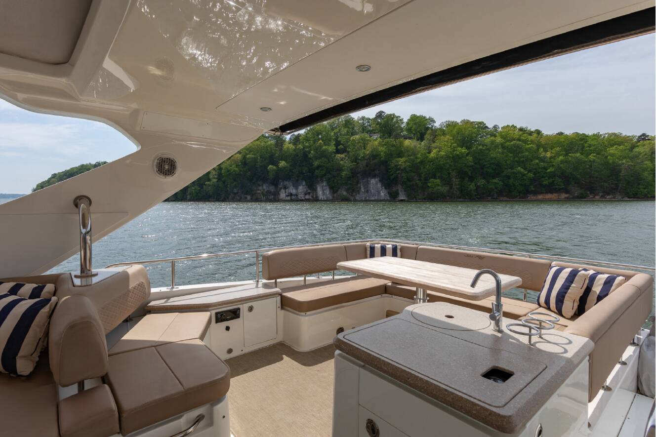 A photo of this 2018 Sea Ray L-CLASS SERIES