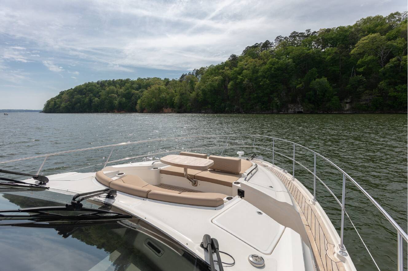 A photo of this 2018 Sea Ray L-CLASS SERIES