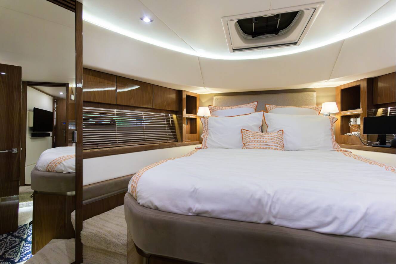 A photo of this 2018 Sea Ray L-CLASS SERIES