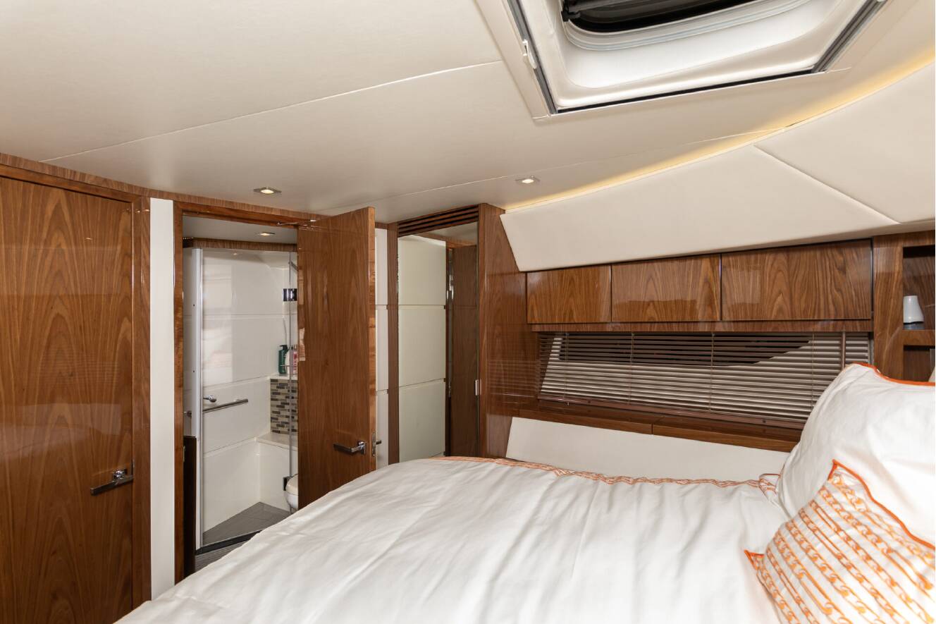 A photo of this 2018 Sea Ray L-CLASS SERIES