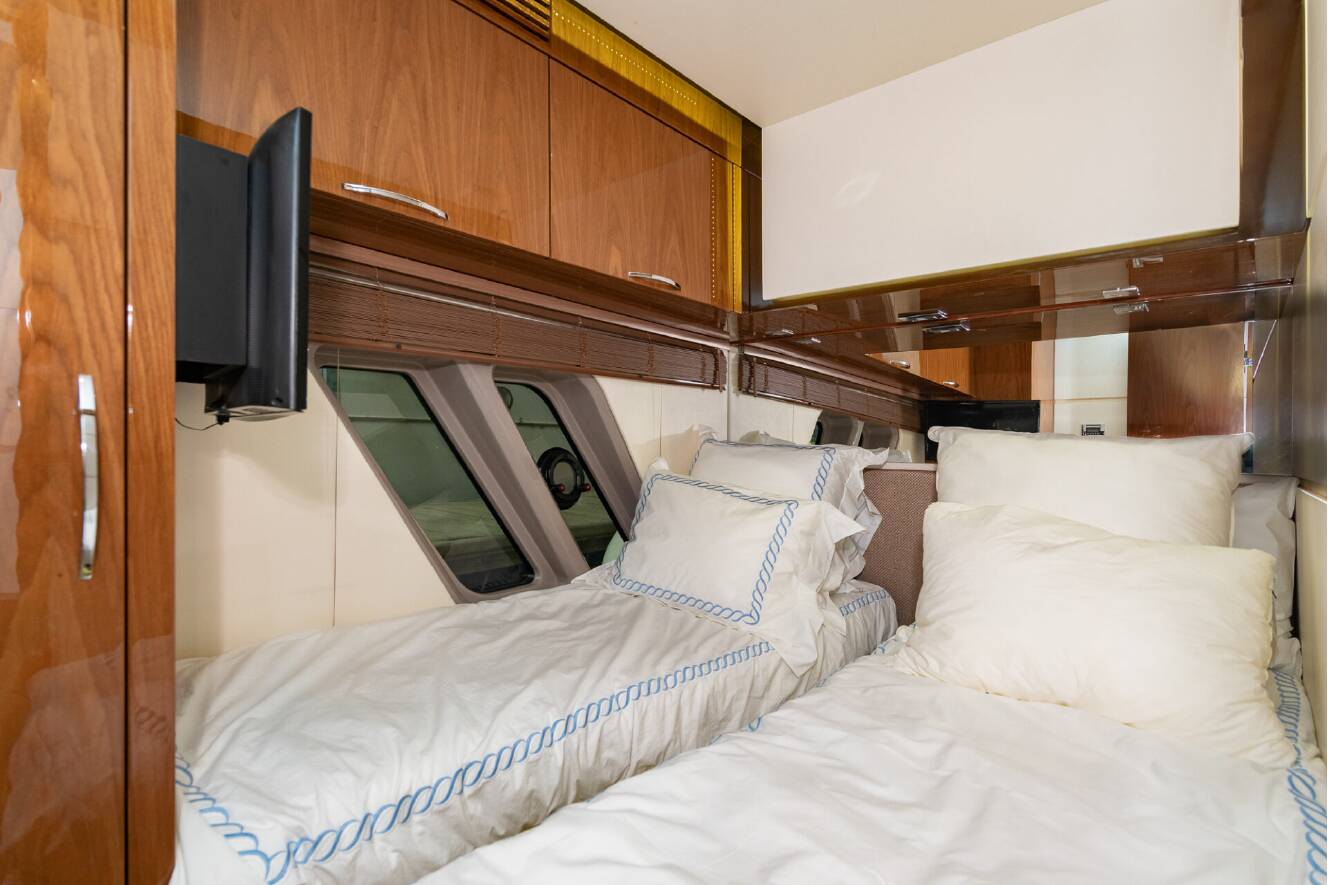 A photo of this 2018 Sea Ray L-CLASS SERIES