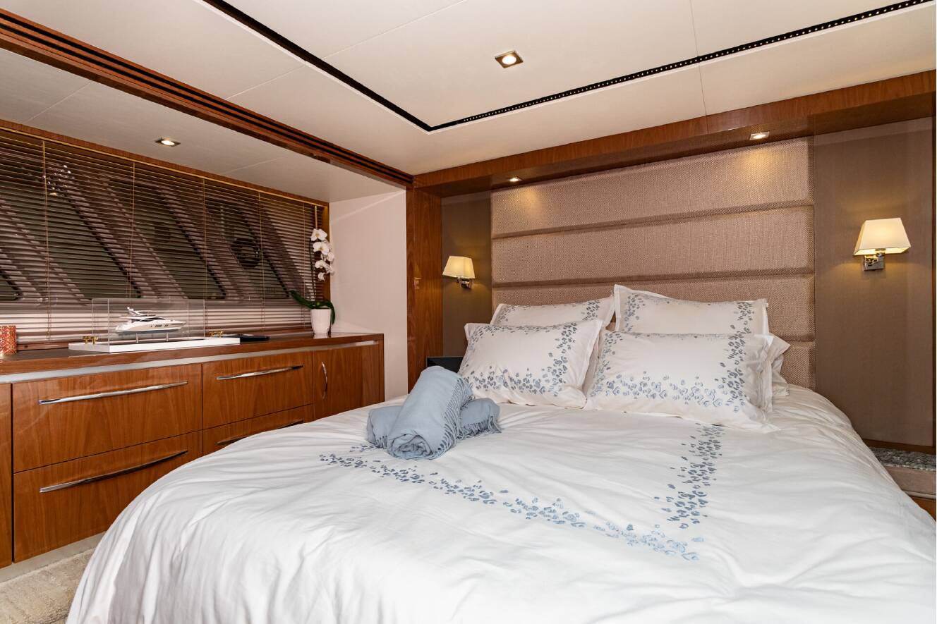 A photo of this 2018 Sea Ray L-CLASS SERIES