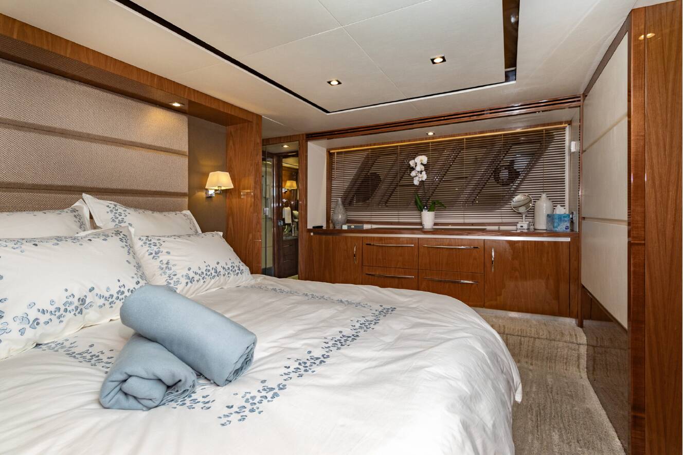 A photo of this 2018 Sea Ray L-CLASS SERIES
