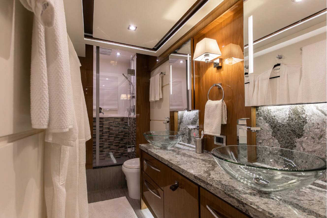 A photo of this 2018 Sea Ray L-CLASS SERIES