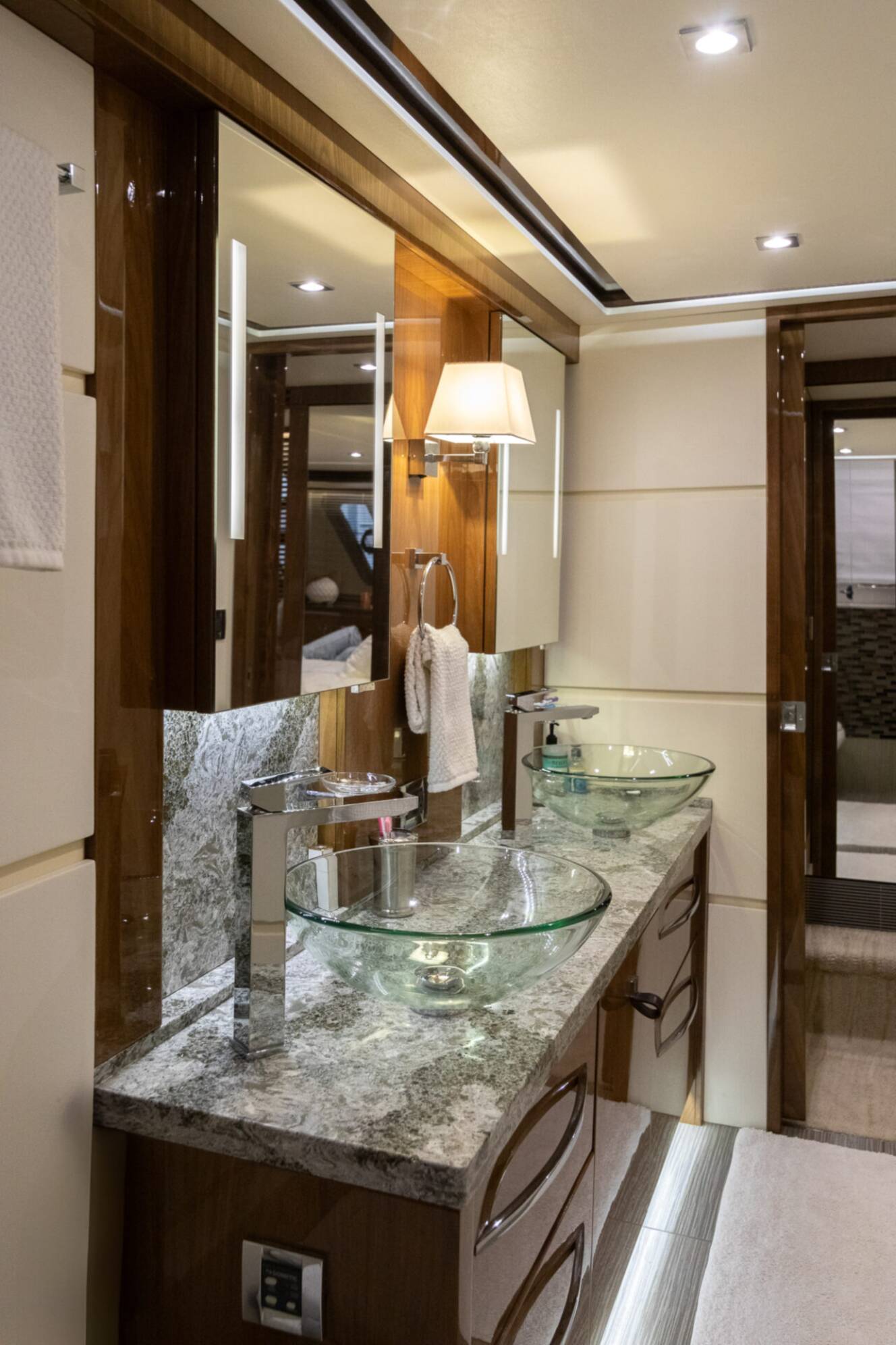 A photo of this 2018 Sea Ray L-CLASS SERIES