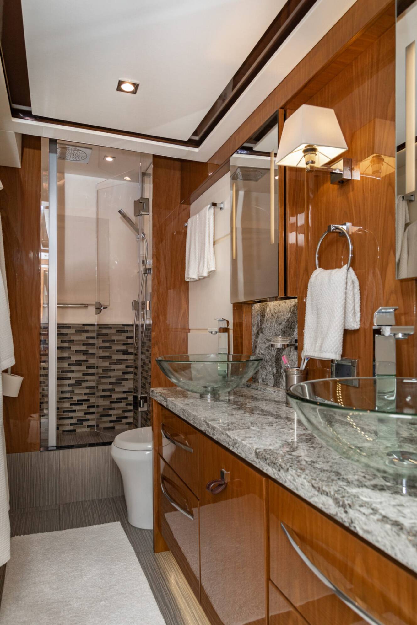 A photo of this 2018 Sea Ray L-CLASS SERIES