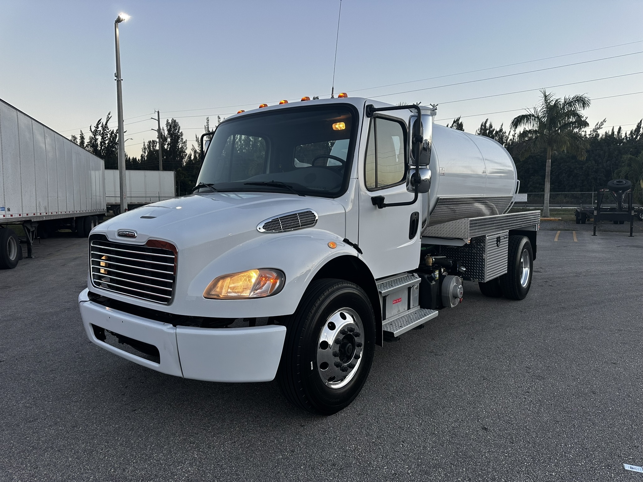 2019 FREIGHTLINER Business Class M2 106 in Hialeah Gardens, FL