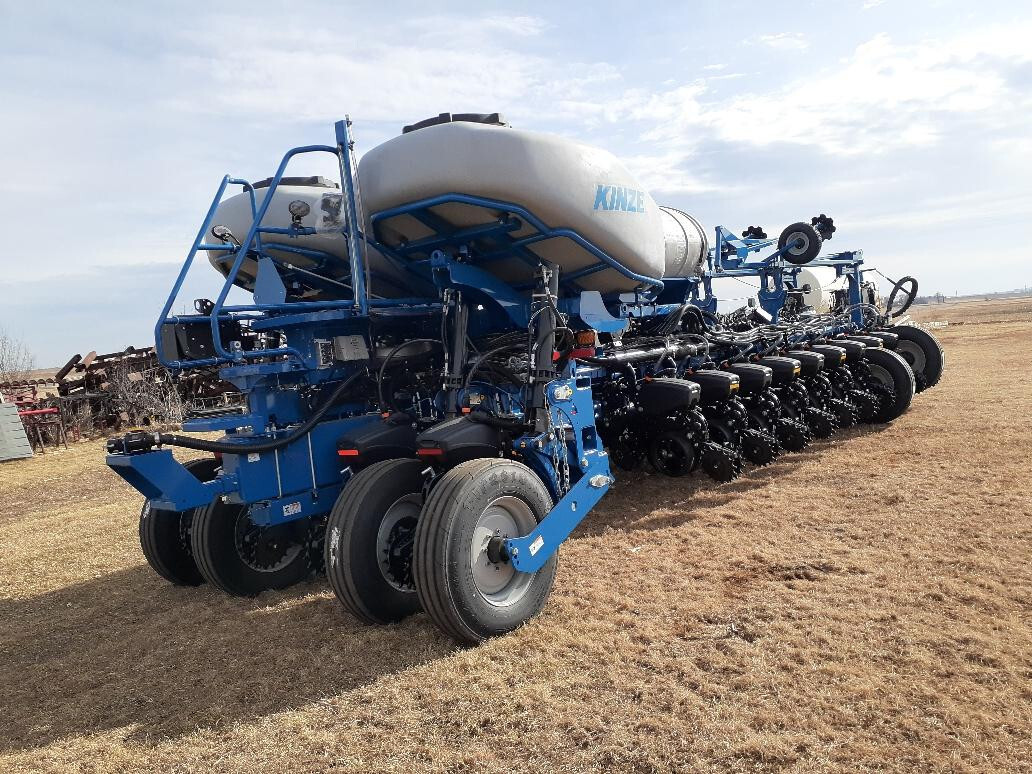 2026 Kinze 5900/ 24R 30" in Hills, MN