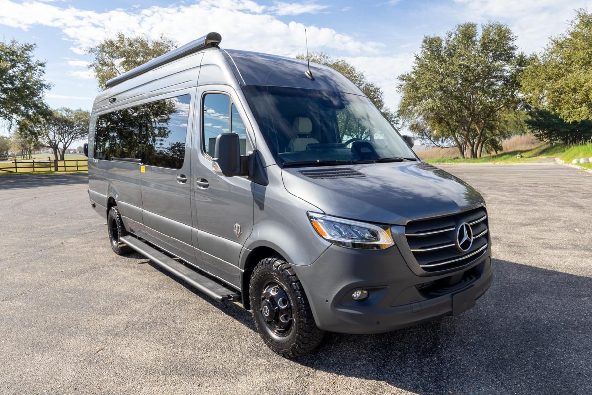 2026 Ogv Luxury Coach V-TOUR 7RL in bradenton FL