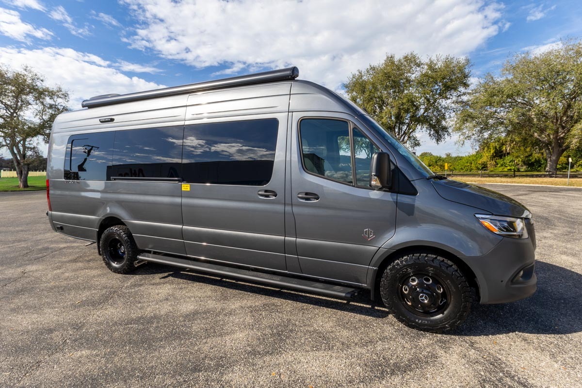 2026 Ogv Luxury Coach V-TOUR 7RL in bradenton FL