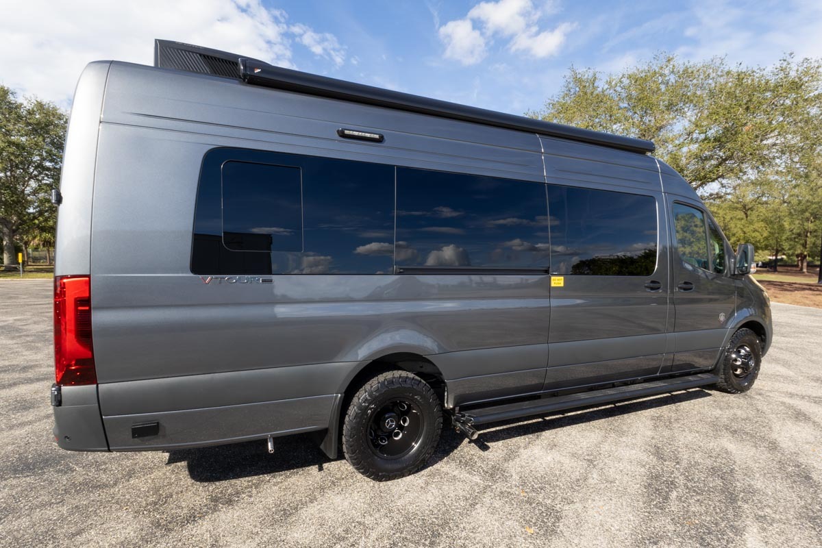 2026 Ogv Luxury Coach V-TOUR 7RL in bradenton FL