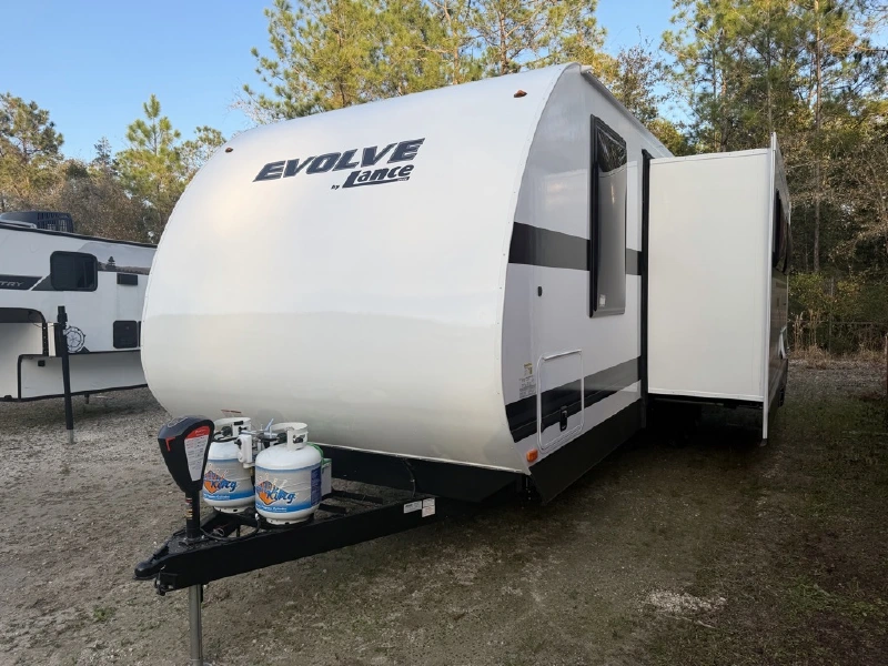 2026 LANCE EVOLVE 2685