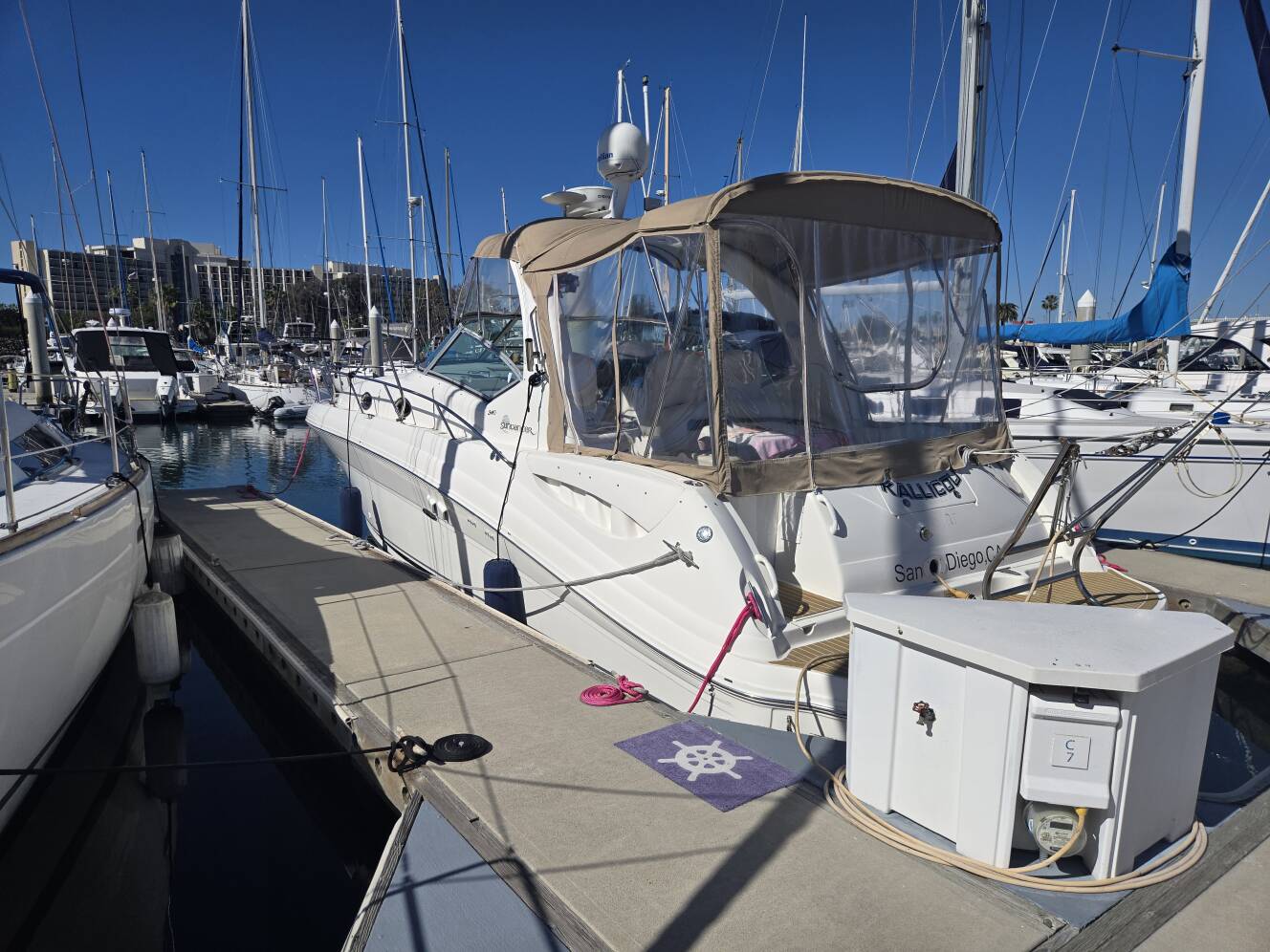 A photo of this 2004 Sea Ray 340 Sundancer