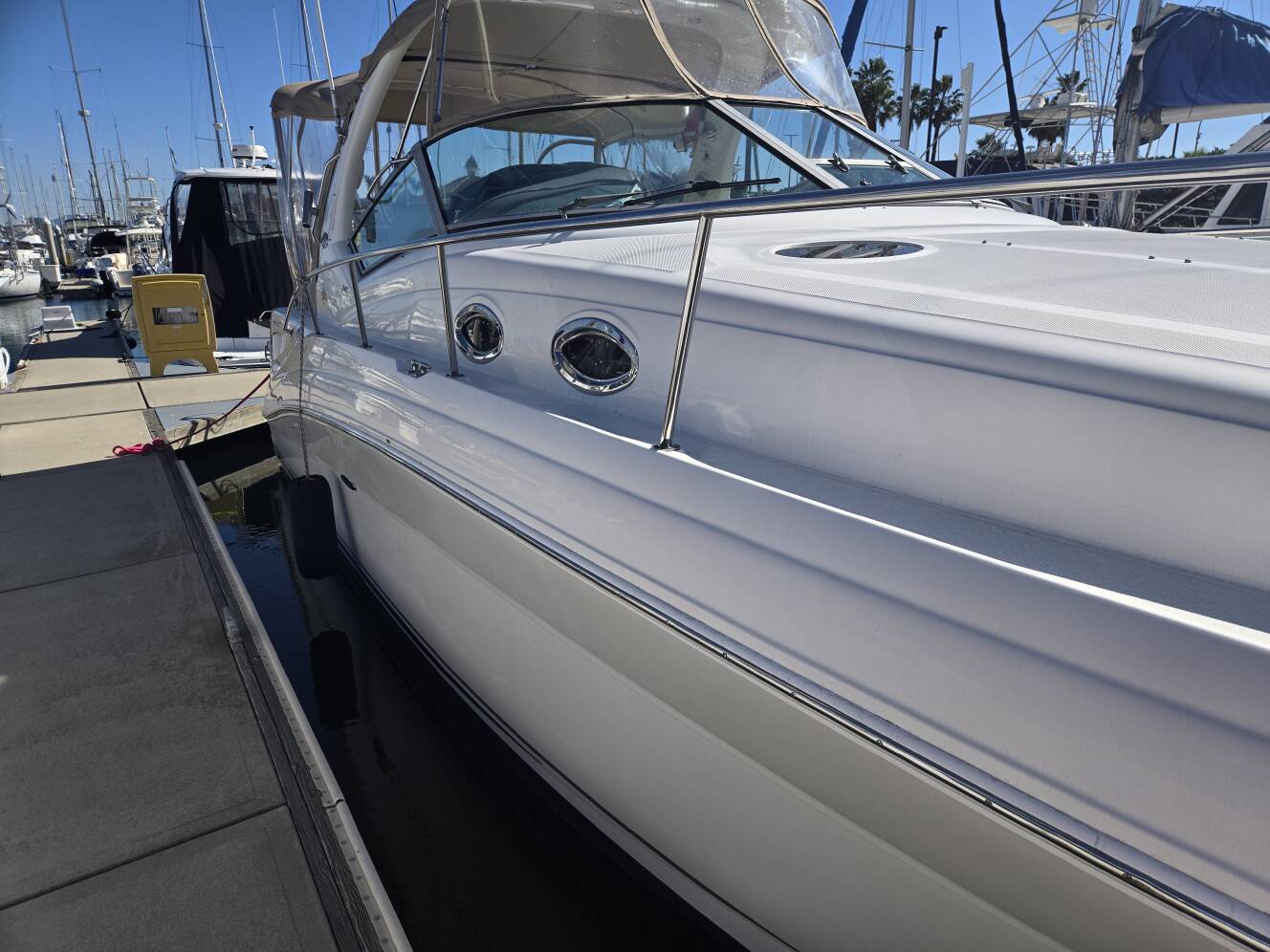 A photo of this 2004 Sea Ray 340 Sundancer