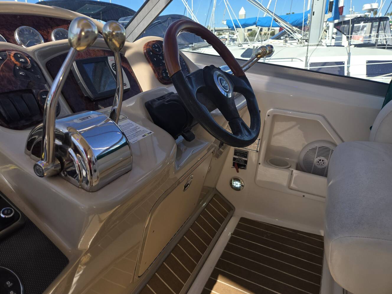 A photo of this 2004 Sea Ray 340 Sundancer