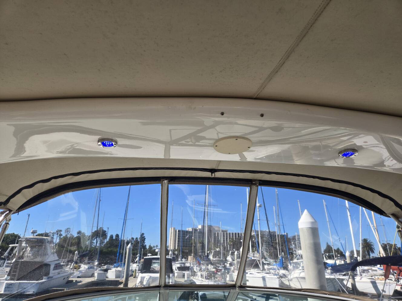 A photo of this 2004 Sea Ray 340 Sundancer